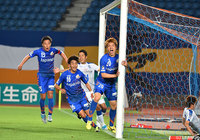 土壇場90+6分にファンマのPKが止められたボールに飛び込んだ中村 慶太（長崎）【明治安田Ｊ２ 第14節 長崎vs大分】