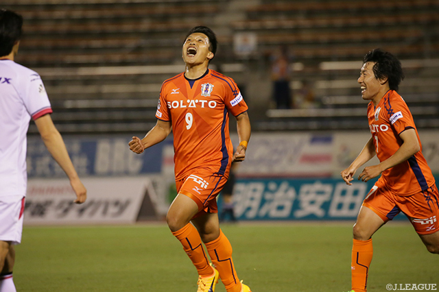 試合終盤に待望の加入後初ゴールを決めた有田 光希（愛媛）【明治安田Ｊ２ 第14節 愛媛vs岡山】