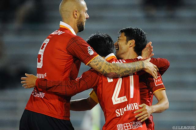 10分、玉田 圭司（右）のゴールが決まり名古屋が先制【明治安田Ｊ２ 第14節 名古屋vs町田】