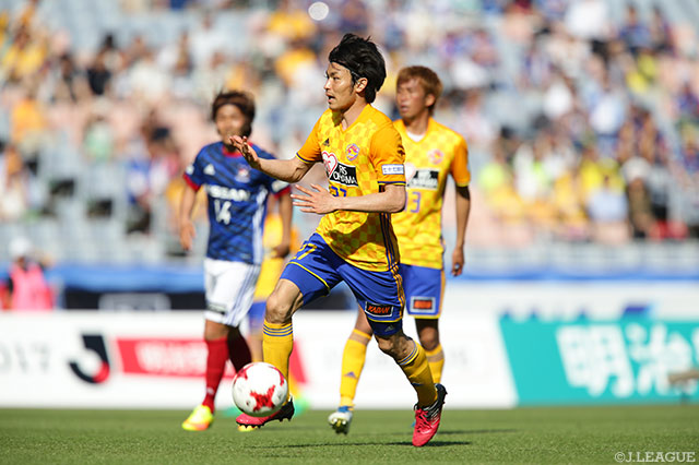 今季初得点となる同点ヘッドを突き刺した大岩 一貴（仙台27）【明治安田Ｊ１ 第12節 横浜FMvs仙台】