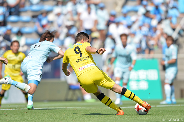 今季４点目となる先制ゴールを決めたクリスティアーノ（柏）【明治安田Ｊ１ 第12節 磐田vs柏】