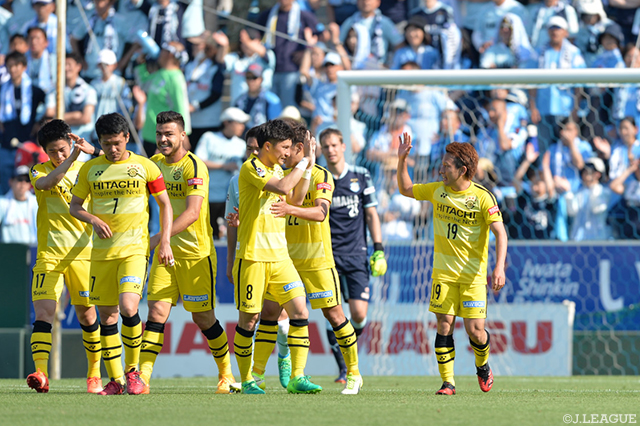 74分にヘディングで貴重な追加点をもたらした中川 寛斗（柏 #19）【明治安田Ｊ１ 第12節 磐田vs柏】