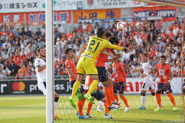 63分、コーナーキックから清武 弘嗣（Ｃ大阪）の先制点が決まる【明治安田Ｊ１ 第12節 大宮vsＣ大阪】