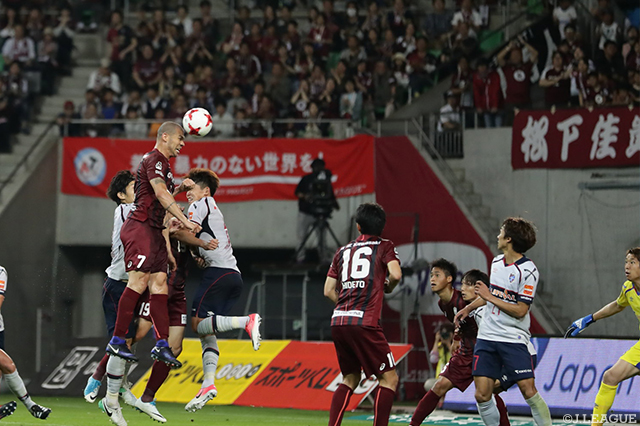 試合序盤、セットプレーでFC東京の脅威になったニウトン（神戸）【明治安田Ｊ１ 第12節 神戸vsFC東京】