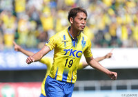 今季2度目の連勝に導く勝越し点を流し込んだ服部 康平（栃木）【明治安田Ｊ３ 第9節 栃木vs福島】