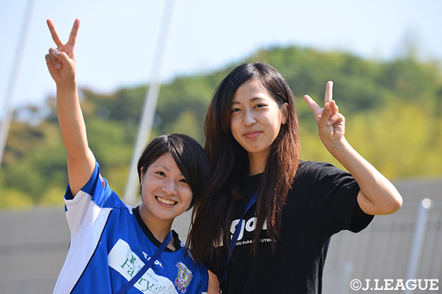 藤枝の勝利に向けたＶサイン！【明治安田Ｊ３ 第9節 藤枝vs北九州】