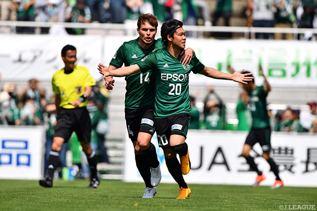 石原 崇兆が狙い澄ました一撃を決め、同点に追いついた松本【明治安田Ｊ２ 第15節 松本vs湘南】