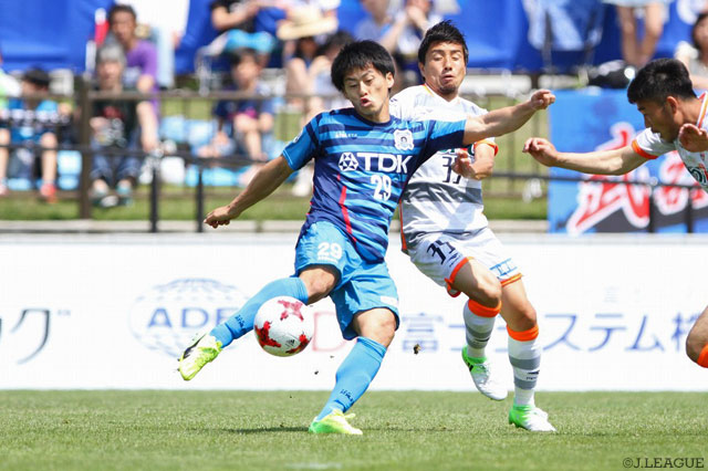 5試合連続得点を狙った田中 智大（秋田）【明治安田Ｊ３ 第9節 秋田vs長野】