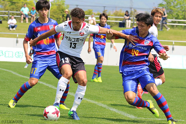 両チーム最多3本のシュートを放ち、ゴールを狙った梅内 和磨（盛岡）【明治安田Ｊ３ 第9節 盛岡vsＦ東23】