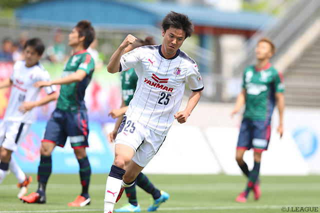 Ｊ初得点を含む2ゴールの大活躍を見せた山内 寛史（Ｃ大23）【明治安田Ｊ３ 第9節 鳥取vsＣ大23】