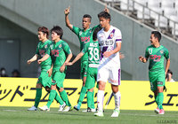 技ありの一撃で先制ゴールを挙げたドウグラス ヴィエイラ（東京Ｖ）【明治安田Ｊ２ 第15節 東京Ｖvs京都】