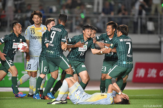 田森 大己が劇的同点弾をオーバヘッドで決め、執念のドローに持ち込んだ岐阜【明治安田Ｊ２ 第15節 岐阜vs長崎】