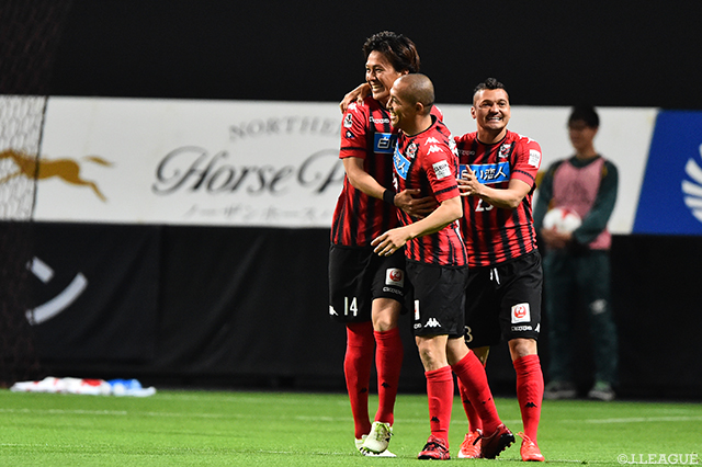 開始４分に先制ヘッドを決めた上原 慎也（札幌）【ルヴァンカップ GS 第6節 札幌vs仙台】