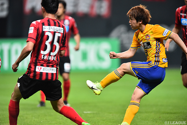 17分に左足でGS３点目となる同点ゴールを決めた佐々木 匠（仙台）【ルヴァンカップ GS 第6節 札幌vs仙台】