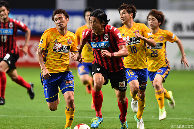 後半途中から出場し仙台ゴールに襲い掛かる都倉 賢（札幌）【ルヴァンカップ GS 第6節 札幌vs仙台】