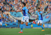 イバがFKを直接ゴール右上へと決め、先制した横浜FC【明治安田Ｊ２ 第16節 横浜FCvs名古屋】