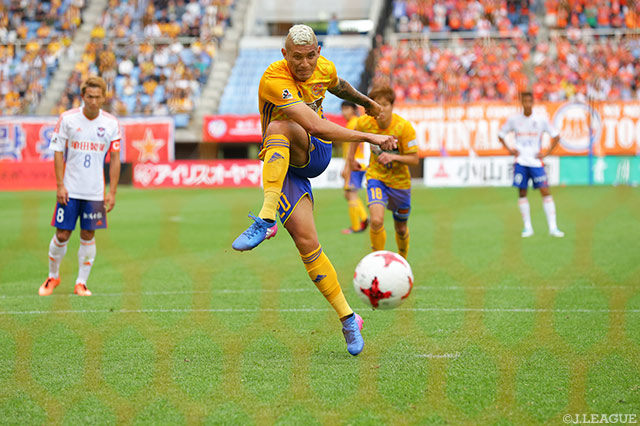 交代出場で殊勲の2得点を挙げ、仙台を逆転勝利に導いたクリスラン【明治安田Ｊ１ 第13節 仙台vs新潟】