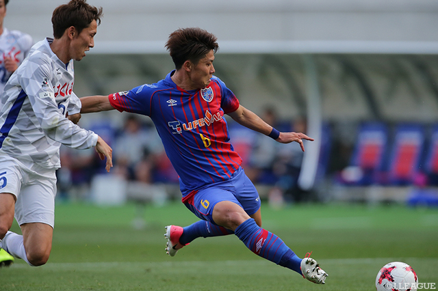 得意の左足で先制点をアシストした太田 宏介（FC東京）【明治安田Ｊ１ 第13節 FC東京vs甲府】