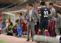 60分に最初の交代カードとして金崎 夢生を送り出した石井 正忠監督（鹿島）【ＡＣＬ ラウンド16 第2戦 鹿島vs広州恒大】