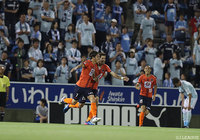 39分に磐田にプレッシャーを与える先制ヘッドを決めた江坂 任（大宮）【ルヴァンカップ GS 第7節 磐田vs大宮】