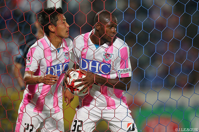 加入後初得点となる同点ゴールを決めたビクトル イバルボ（鳥栖）【ルヴァンカップ GS 第7節 甲府vs鳥栖】