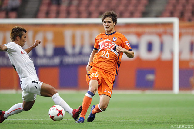 FKから決定的なヘディングシュートを放った酒井 高聖（新潟）【ルヴァンカップ GS 第7節 新潟vs神戸】