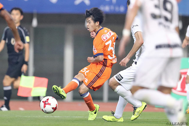 巧みなボールタッチからチャンスを演出した本間 至恩（新潟）【ルヴァンカップ GS 第7節 新潟vs神戸】