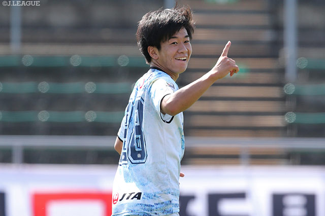 バースデーゴールとなる追加点を押し込んだ名倉 巧（琉球）【明治安田Ｊ３ 第11節 Ｃ大23vs琉球】