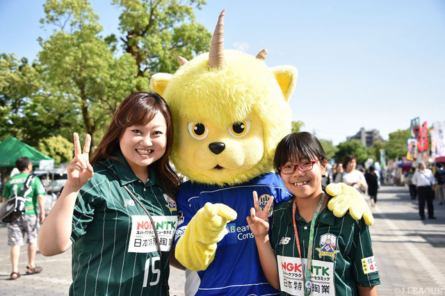 ディーオが岐阜サポーターとパシャり！【明治安田Ｊ２ 第17節 岐阜vs山形】