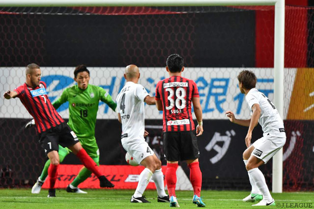 3分にジュリーニョ（#7）のゴールで幸先良く先制した札幌【明治安田Ｊ１ 第14節 札幌vs神戸】