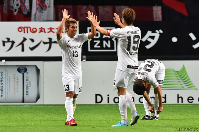 前半終了間際に同点ヘッドを鮮やかに決めた小川 慶治朗（神戸）【明治安田Ｊ１ 第14節 札幌vs神戸】
