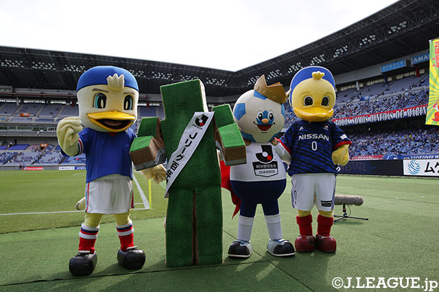 Mr.ピッチとＪリーグキングが日産スタジアムにお邪魔しました。マリノスケとマリノス君がお出迎え【明治安田Ｊ１ 第14節 横浜FMvs川崎Ｆ】