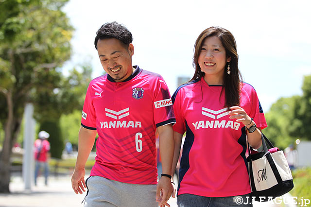 スタジアムはカップルにとって日常でもあり、同時に特別でもある場所【明治安田Ｊ１ 第14節 Ｃ大阪vs新潟】