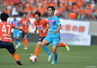 FKから正確なボールを供給し、先制点を演出した原川 力（鳥栖）【明治安田Ｊ１ 第14節 大宮vs鳥栖】