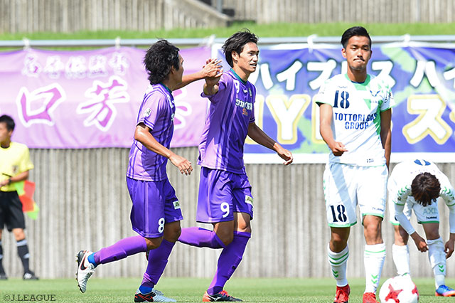 長身を生かした同点ヘッドを押し込んだ土井 良太（藤枝）【明治安田Ｊ３ 第12節 藤枝vs鳥取】