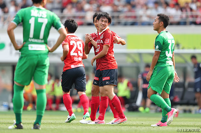 狙い澄ました一撃で今季初得点となる先制点を奪取した杉森 考起（名古屋）【明治安田Ｊ２ 第18節 東京Ｖvs名古屋】