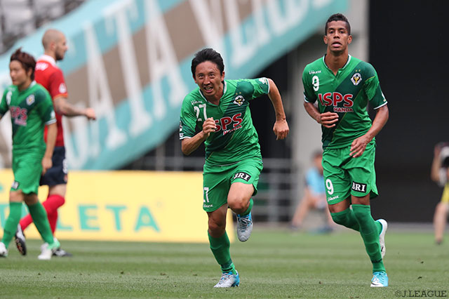 交代出場直後に逆転ゴールをアシストした橋本 英郎（東京Ｖ）【明治安田Ｊ２ 第18節 東京Ｖvs名古屋】