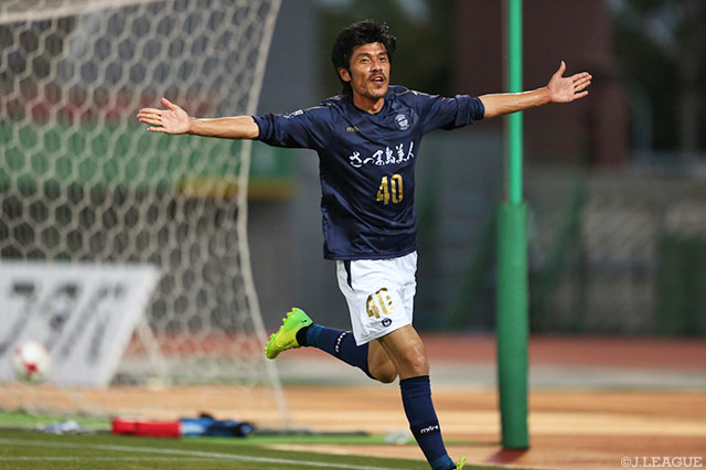 FKを頭で合わせ、リードを2点に広げた上本 大海（鹿児島）【明治安田Ｊ３ 第12節 鹿児島vs福島】