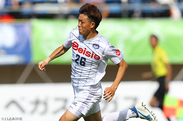 果敢なドリブル突破からシュートを放った高井 和馬（群馬）【明治安田Ｊ２ 第18節 山形vs群馬】