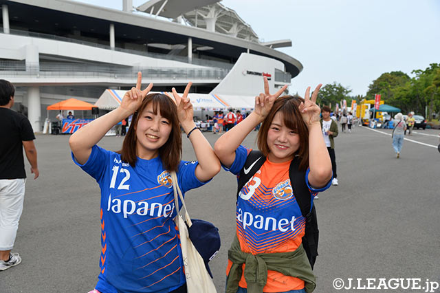 指を二本立ててヴィヴィくんポーズ！【明治安田Ｊ２ 第18節 長崎vs熊本】
