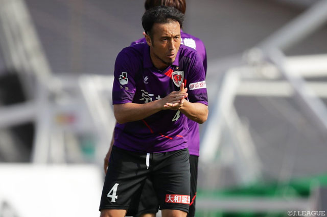 同点PKを決め、チームメイトを鼓舞する田中 マルクス闘莉王（京都）【明治安田Ｊ２ 第18節 京都vs町田】