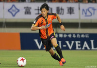 巧みなパスで決定機を演出した小野瀬 康介（山口）【明治安田Ｊ２ 第18節 山口vs岡山】