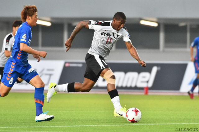 グスタボ（熊本）は両チーム最多の5本のシュートを放つも実らず【明治安田Ｊ２ 第18節 長崎vs熊本】