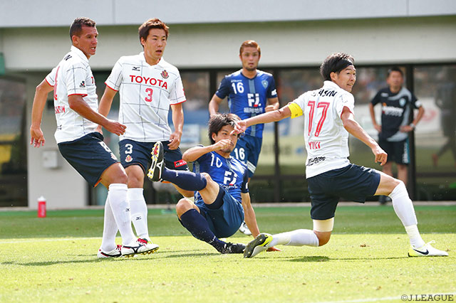 交代出場から4分後に値千金の逆転弾を決めた城後 寿（福岡）【明治安田Ｊ２ 第19節 福岡vs名古屋】