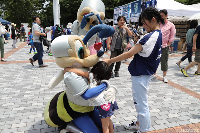 アビーくんとぎゅーっ！【明治安田Ｊ２ 第19節 福岡vs名古屋】