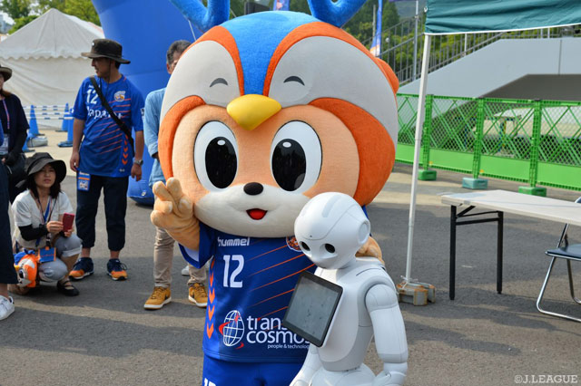 ペッパーとヴィヴィくんの意外な組み合わせ【明治安田Ｊ２ 第19節 長崎vs町田】