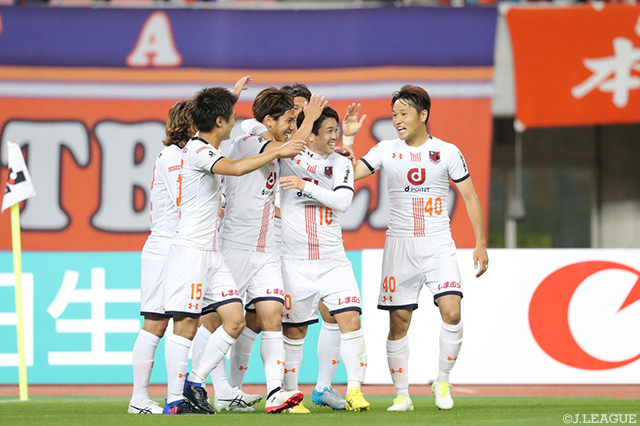 先制ゴールを決めた６分後にも追加点を決めた江坂 任（大宮）【明治安田Ｊ１ 第15節 新潟vs大宮】