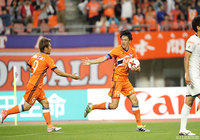 60分に追撃のゴールを決めた山崎 亮平（新潟/左）【明治安田Ｊ１ 第15節 新潟vs大宮】