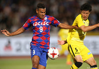 柏の固い守りに手を焼いたウイルソン（甲府）【明治安田Ｊ１ 第15節 甲府vs柏】