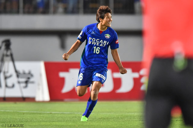 試合終了間際にダメ押し点を決め、2年連続のふた桁得点を達成した渡 大生（徳島）【明治安田Ｊ２ 第19節 徳島vs熊本】